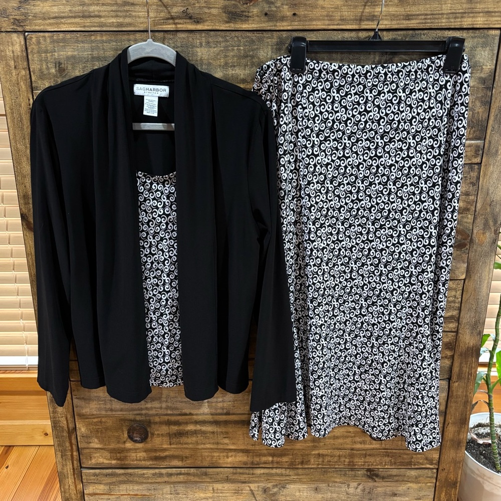 Sag Harbor Black and‎ White Skirt Set